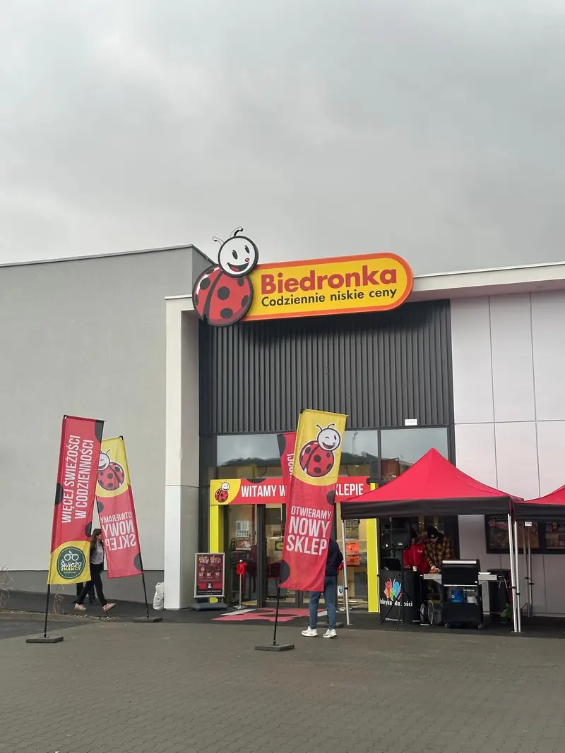 Entrance to the Biedronka store on the opening day of Viva Park Rzeszów