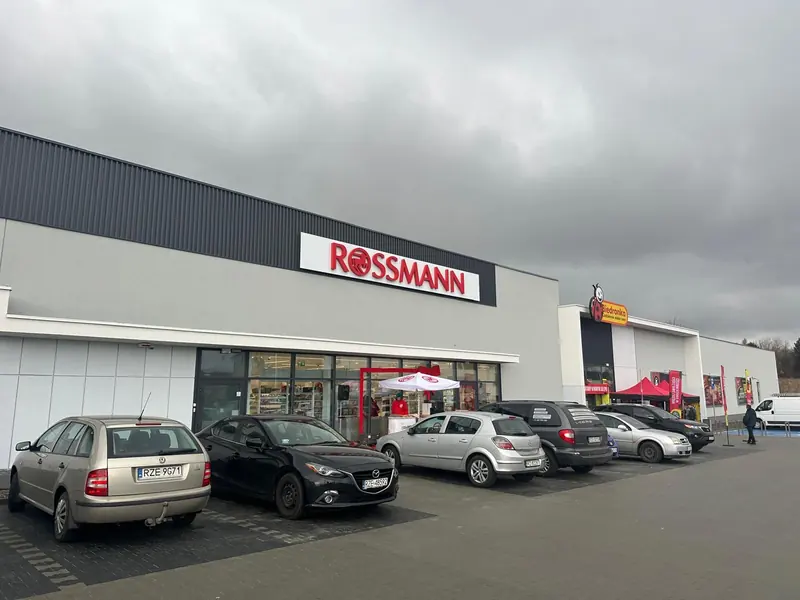 Car park in front of the Rossmann store at Viva Park Rzeszów