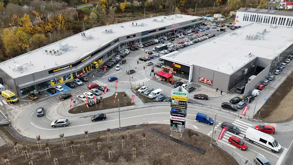 Aerial view of the Viva Park Cieszyn retail park on its opening day, 30 October 2025